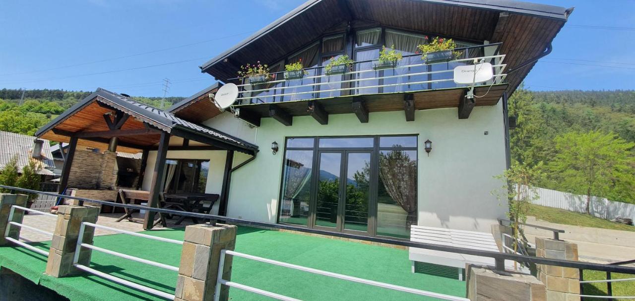 Casa Yla Villa Piatra Neamt Exterior photo