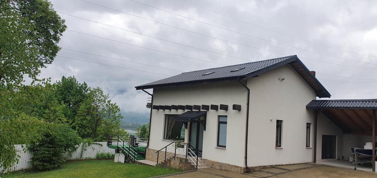 Casa Yla Villa Piatra Neamt Exterior photo