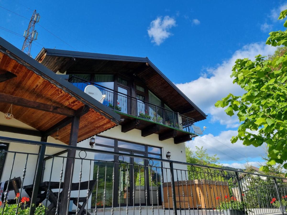 Casa Yla Villa Piatra Neamt Exterior photo